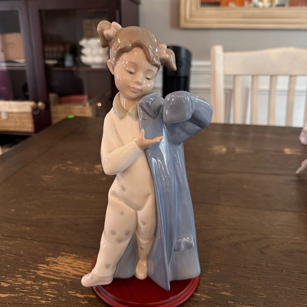 NAO BY LLADRO #01316 My Daddy’s Coat - Vintage Retired Porcelain Figurine